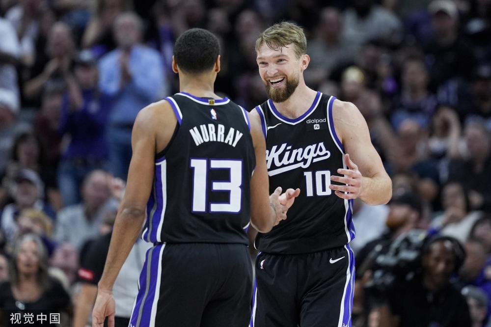 齐心协力的 齐心协力的