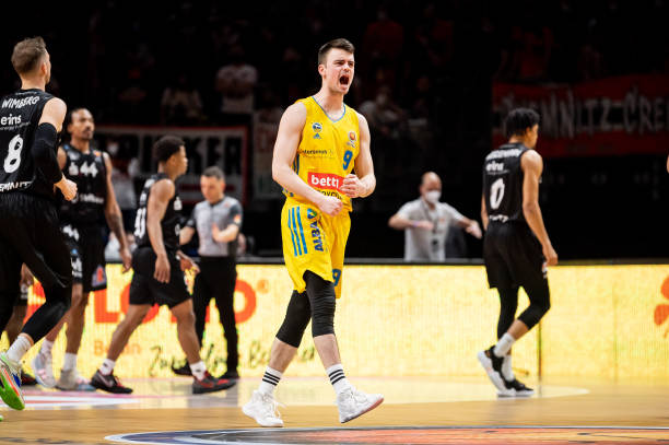 双方在攻防 双方在攻防